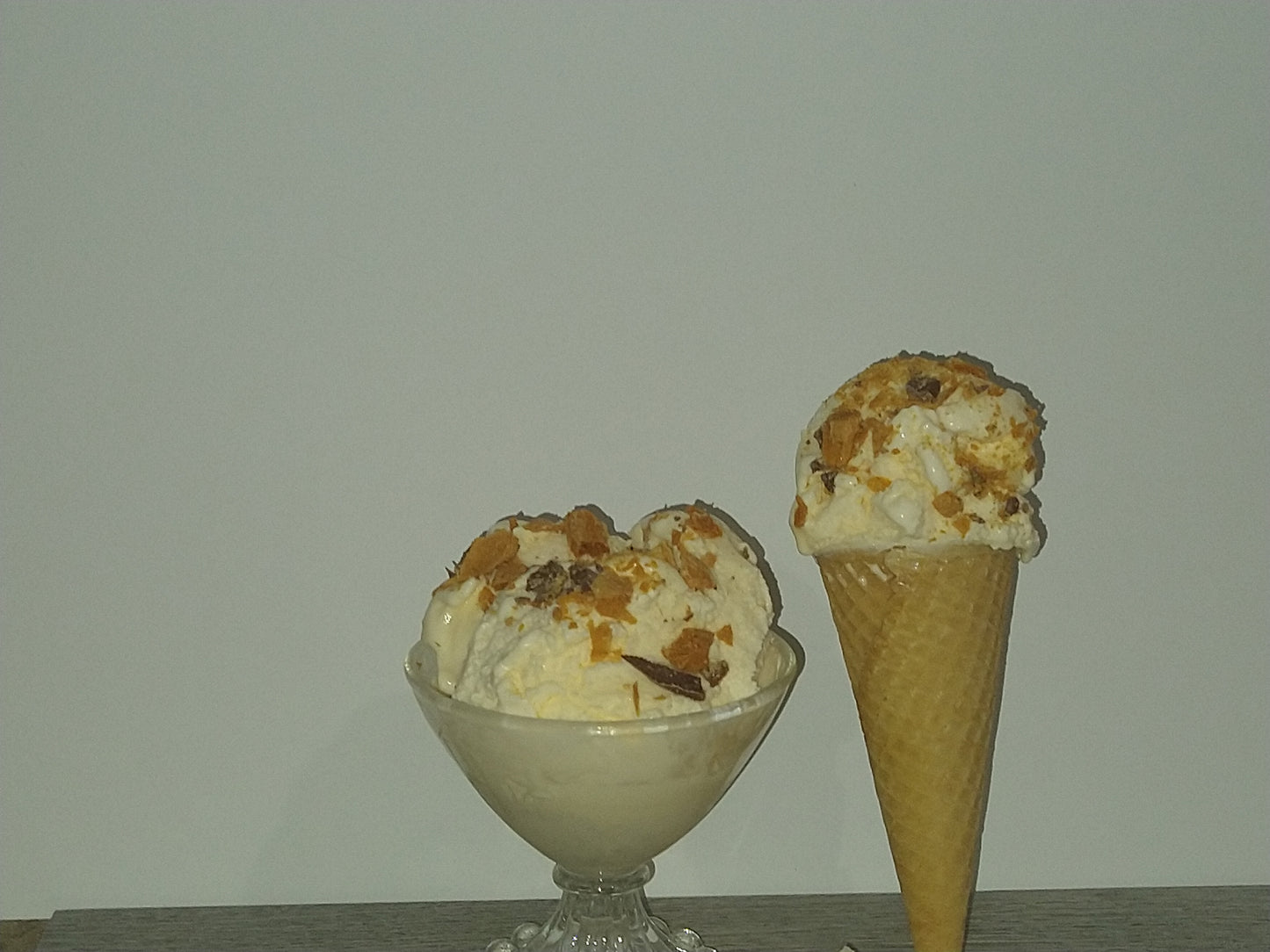 Vanilla Ice Cream Kit with butterfinger topping